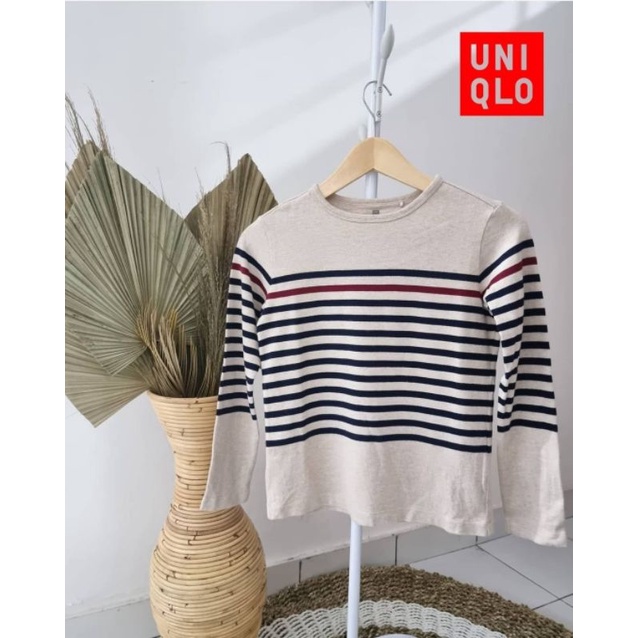 kaos UNIQLO garis"