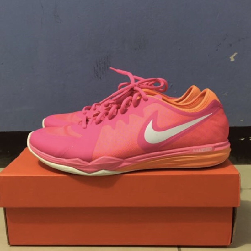 Sepatu Olahraga Gym Wanita Nike Woman Dual Fusion TR 3 Print Warna Pink