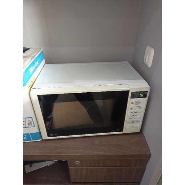 preloved microwave LG MS2042D