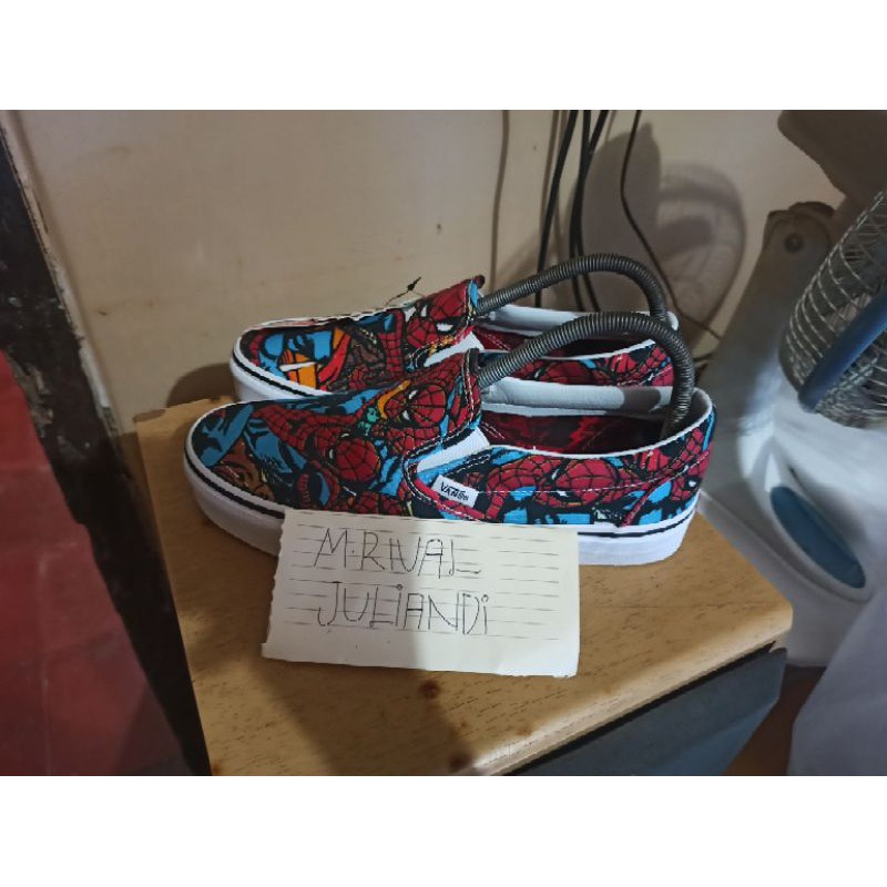 vans slip on x marvel