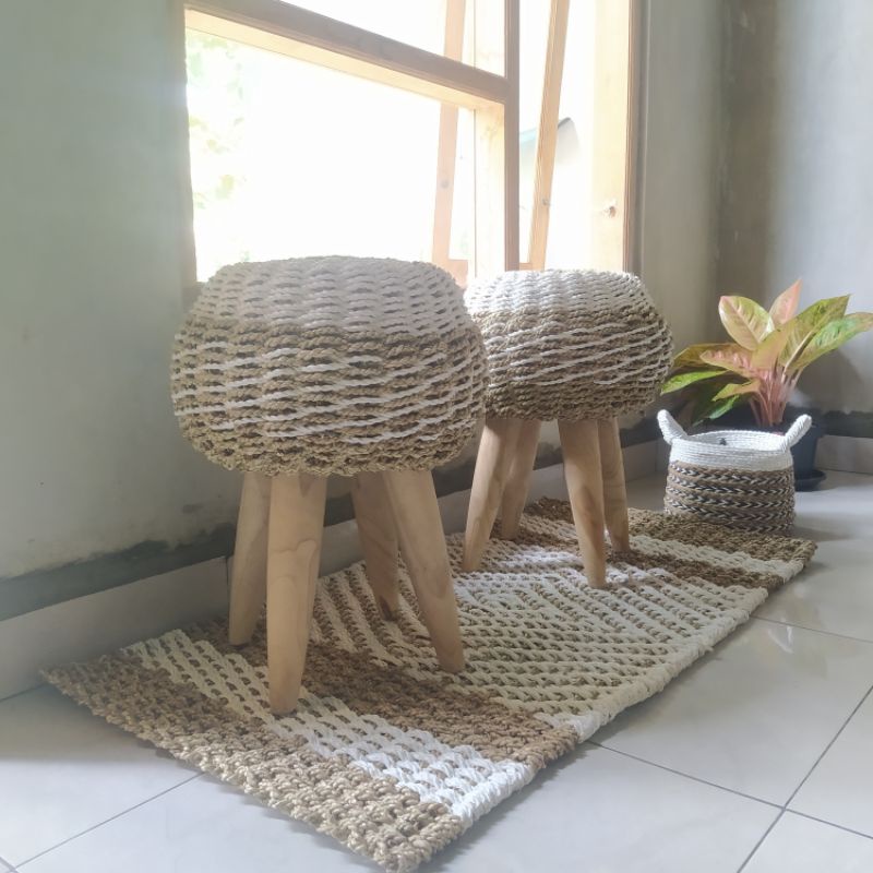 Set stool jamu/ kursi anyaman plus karpet persi panjang (2 stool plus karpet persegi panjang)