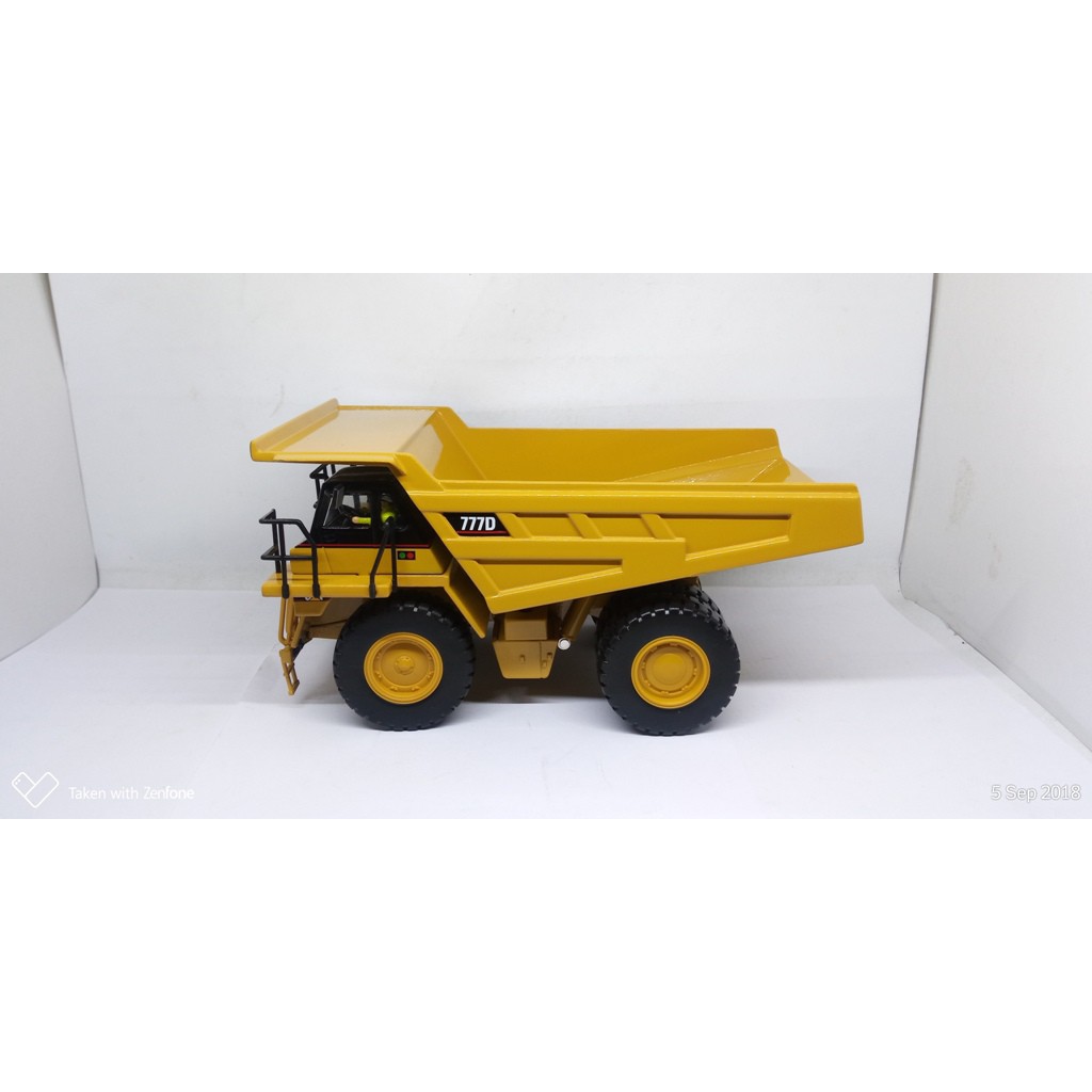 Diecast Masters CAT 777D OFF - HIGHWAY TRUCK Miniatur Alat berat Dump Truck Caterpillar