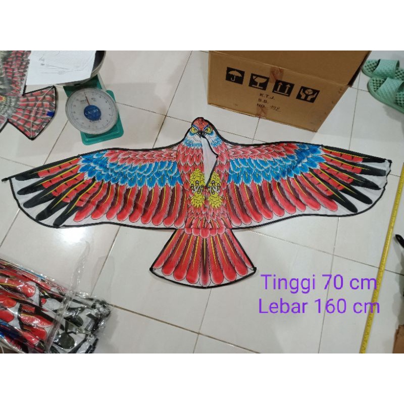 Layangan motif elang Atau Benang Kenur