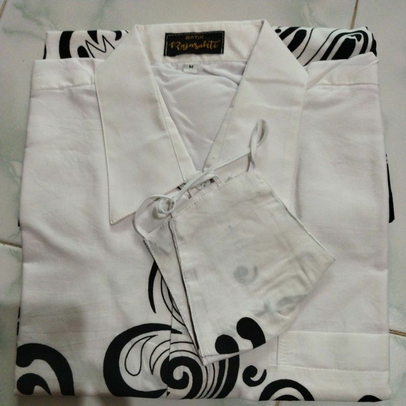 WHITE CAPUCINO RAJASAKTI KEMEJA BATIK SOLO PRIA LENGAN PENDEK LAPIS FURING ATASAN BATIK PREMIUM MODERN KATUN HALUS BAHUWIRYA  BANAMITRA BANAMITRA PUTIH BANGSAWAN BAYU PUTRA BERLIAN BIRU BHARATAYUDA BIMASENA BIRENDRA BIRU INDAH BRAHMAKERTA BRAHMAKERTA MERA