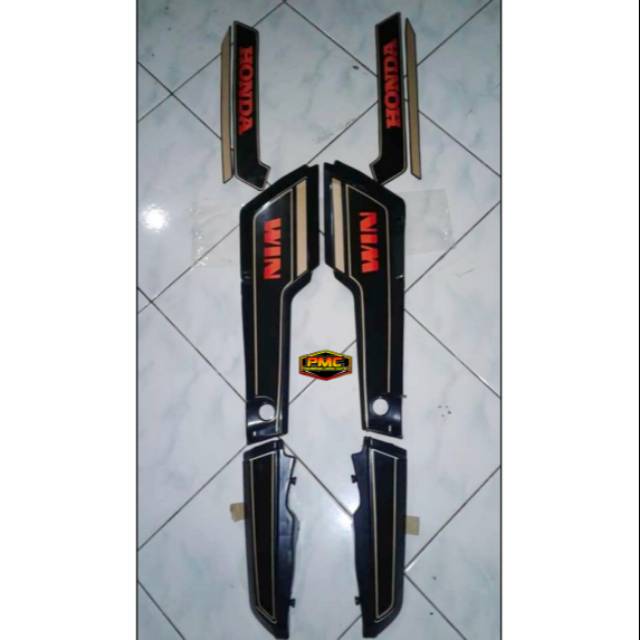 Body cover set box aki  lengkap honda  win  100 set sticker 