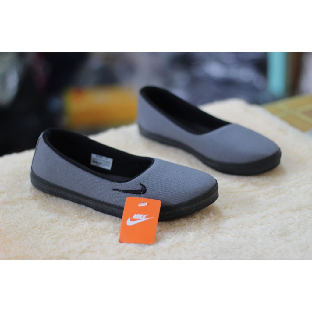 SEPATU WANITA SLIP ON 01 ABU HITAM.SEPATU SLIP ON TERBARU.SEPATU HIJABERS.SEPATU SLIP ON