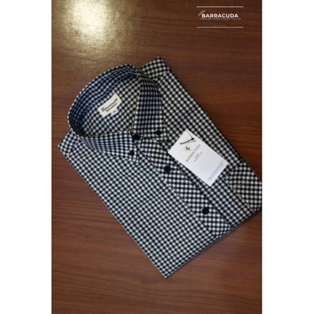 

KEMEJA BUTTONDOWN A COMBINATION OF TWO GINGHAM COLORS
