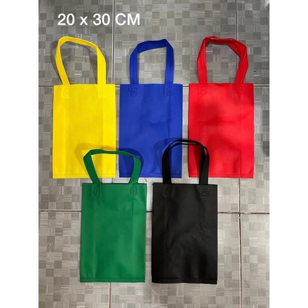 

Tas/Kantong/Goodie Bag Spunbond Kain 20 x 30 x 6 CM