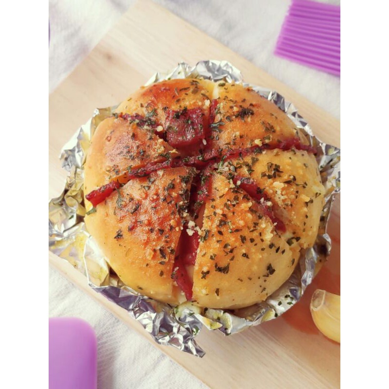 

Korean Cream Cheese Garlic Bread With Smoked Beef