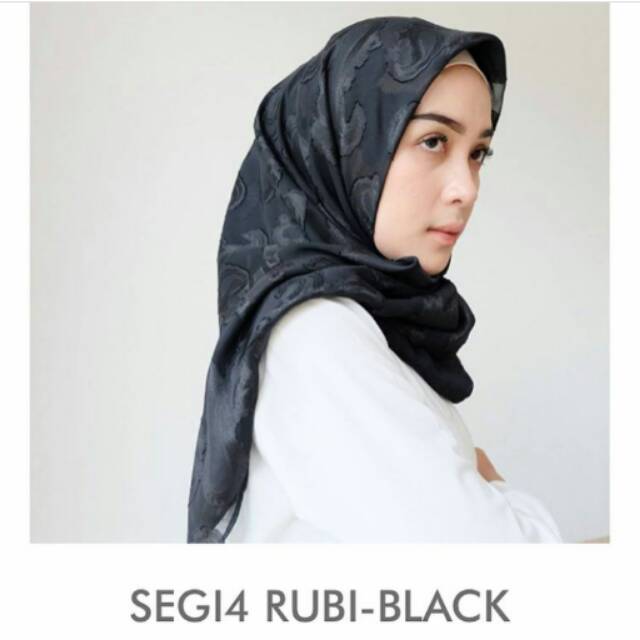 Segi Empat Ruby by Vanilla Hijab