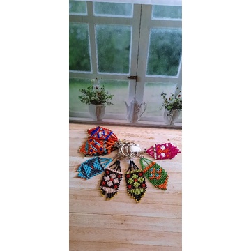 SOUVENIR khas kalimantan Gantungan kunci manik KHAS KALIMANTAN