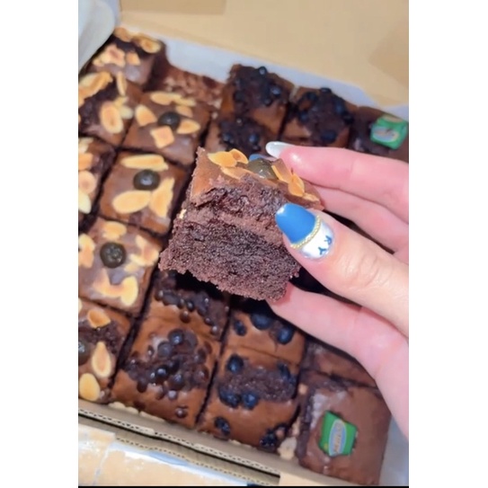 

Premium Fudgy Brownies / Brownies Panggang 25 x 25 Free lilin & kartu ucapan