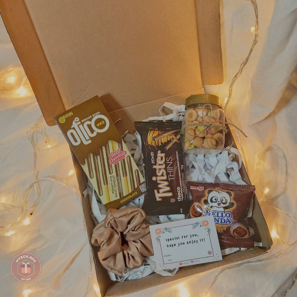 

Gift Box Kado Hampers Hadiah Wisuda Ulang Tahun Coklat