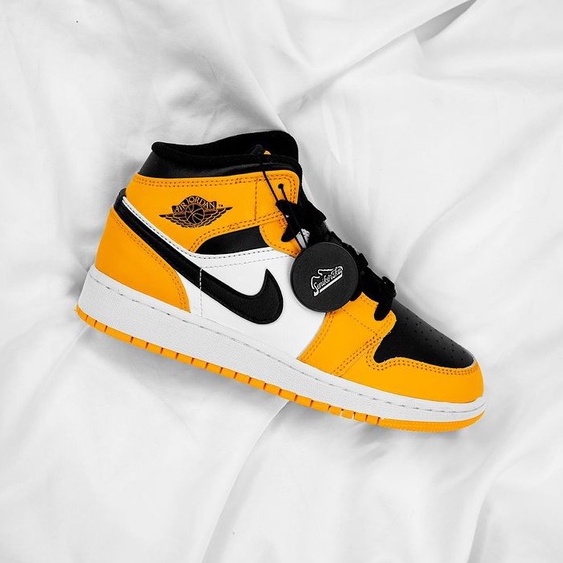 Air Jordan 1 Mid Yellow Taxi GS