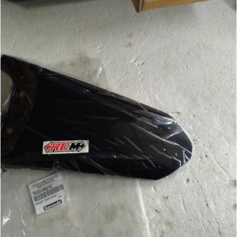 FENDER REAR EBONY SPAKBOR SLEBOR BELAKANG KLX BF HITAM ORI KGP 35023-0402-6C