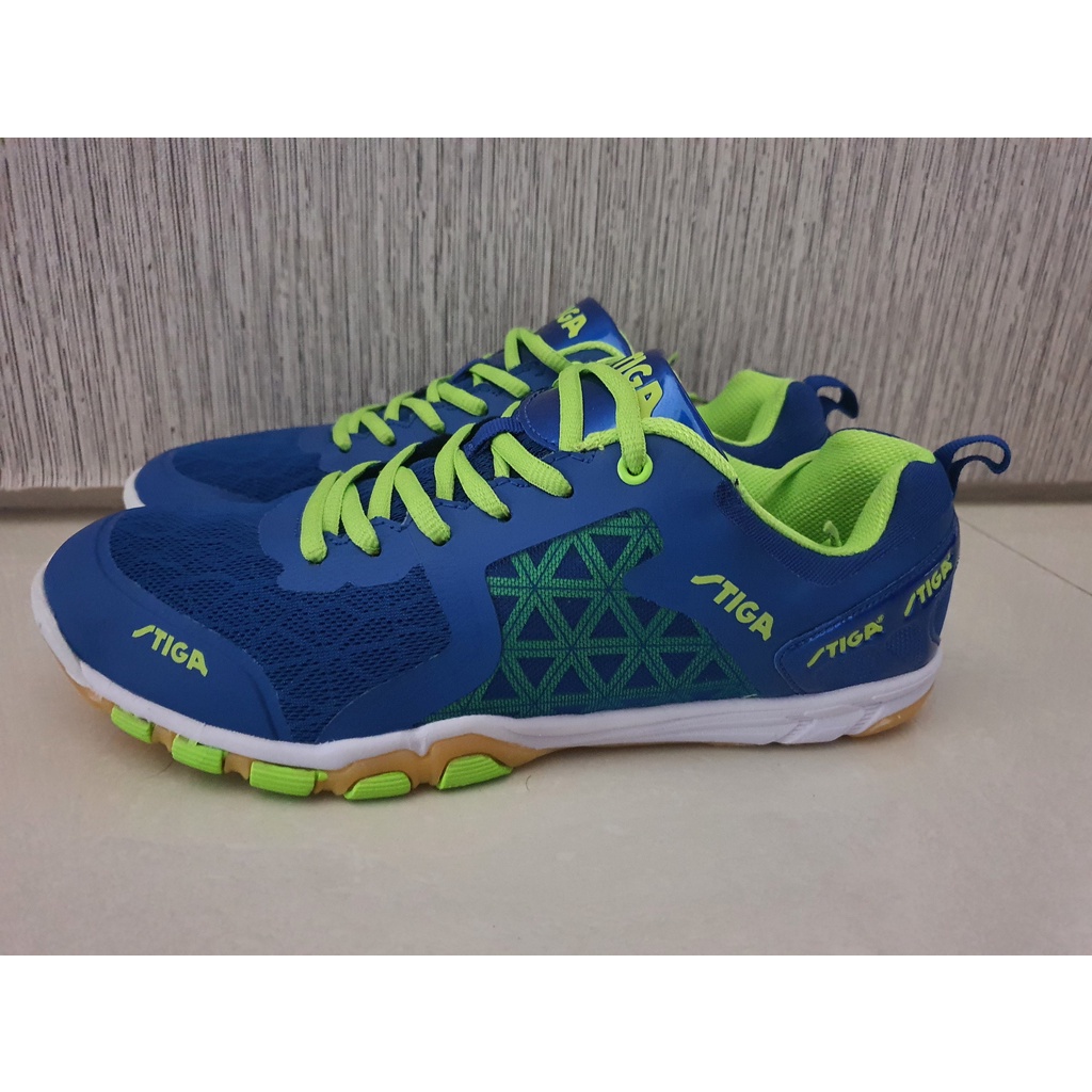 SEPATU STIGA/ SEPATU TENNIS MEJA/BADMINTON/ VOLI WARNA BIRU NEON / HITAM NEON