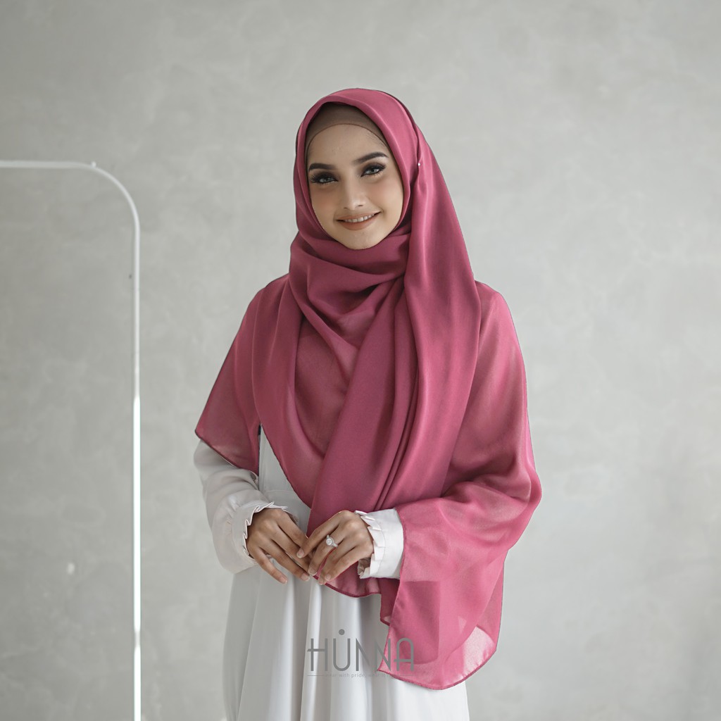 Hijab Pashmina Lebar Hunna Pink
