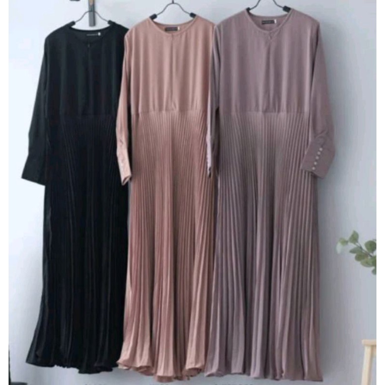 Pleated dress by bellaluna.id