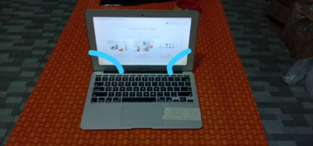 SALE..MIC AIR 11 IN 2015..RAM 4GB ..SSD 128 ..CORE I5 ..LAYAR WHITESPOT