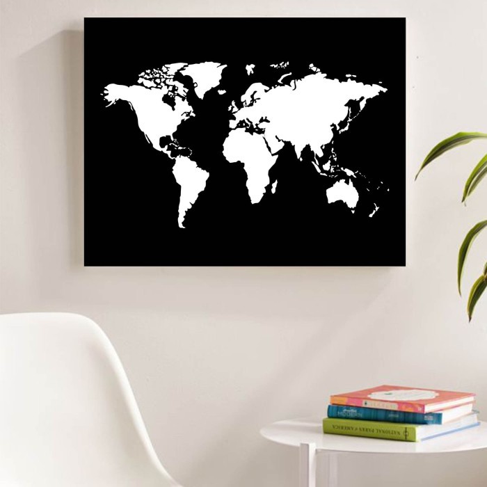 

World Map Black & White" Poster Kayu (30x22)