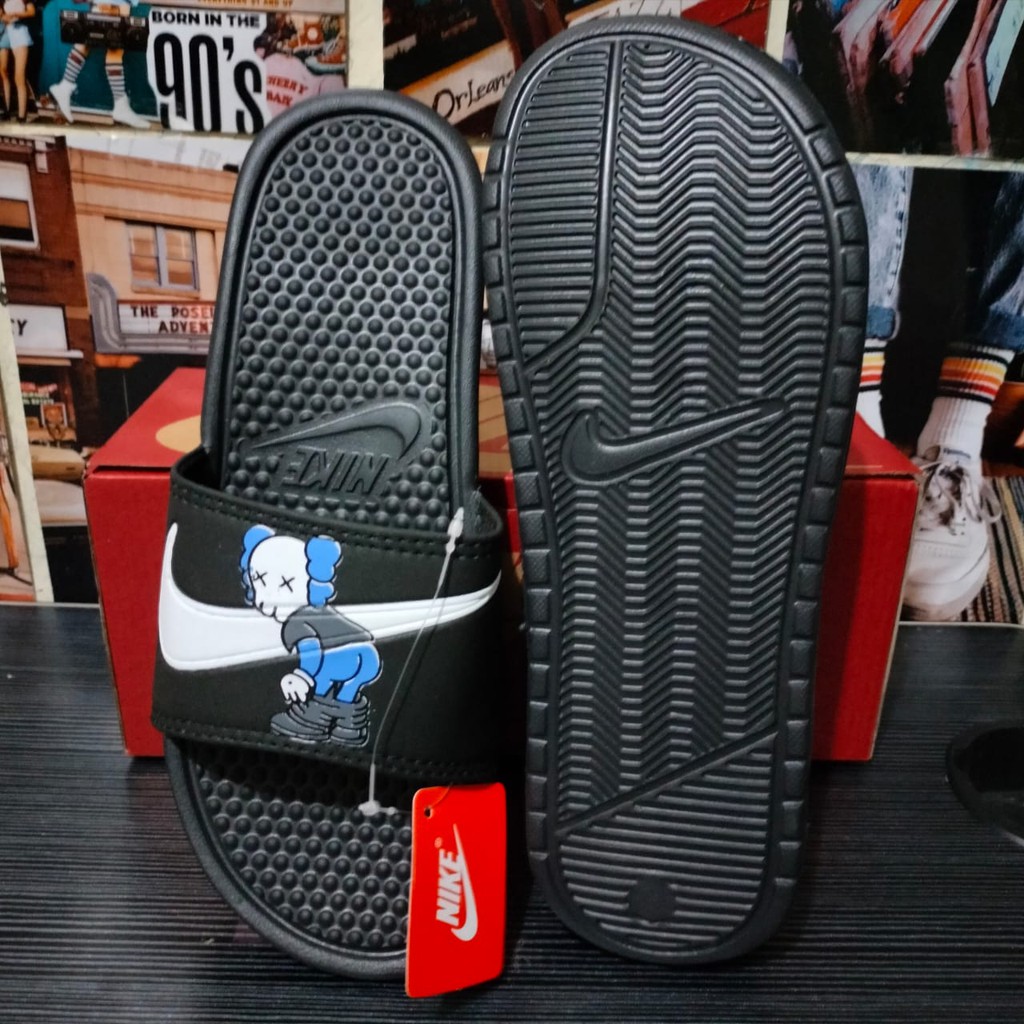 SANDAL NIKE X KAWS SENDAL SLIDE HITAM ROBOT TERMURAH PRIA WANITA SENDAL SLOP MURAH SELOP FLIP FLOP