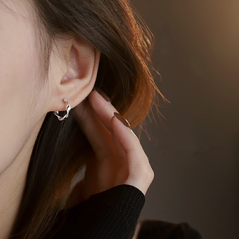 We Flower Anting Hoop Bahan s925 Silver Gaya Klasik Untuk Wanita