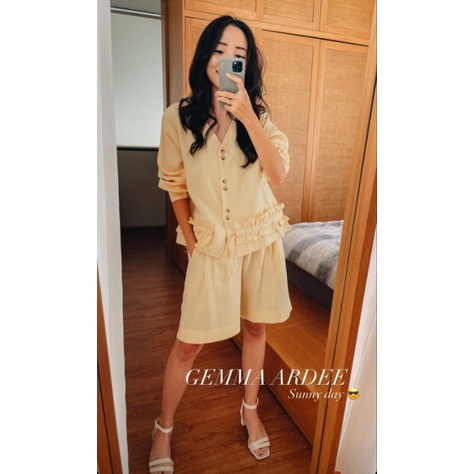 New with Tag Maven Gemma Ardee set in Sunny Day