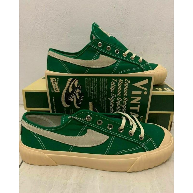 ❌SOLD❌compass vintage low green