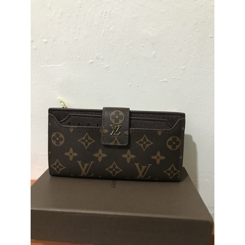 dompet LV