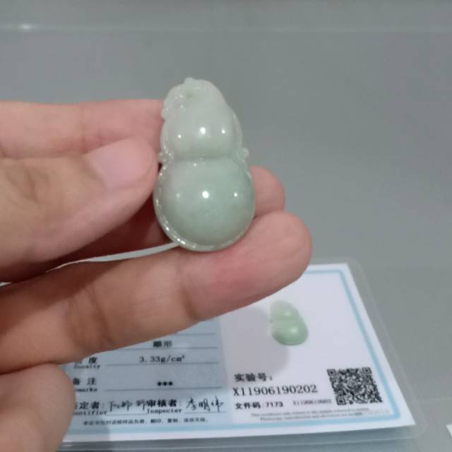 Giok Labu Ruyi Bersertifikat Grade A