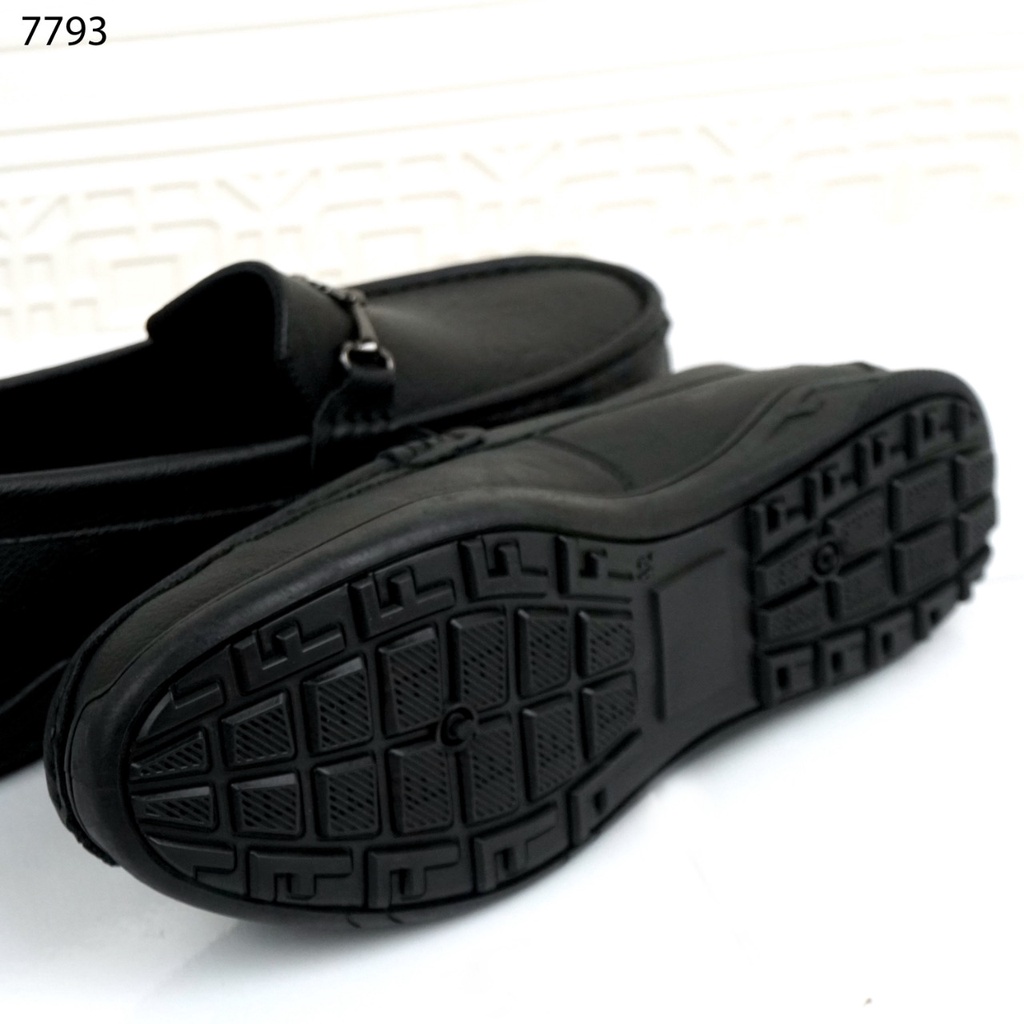 SEPATU FASHION COWOK 7793