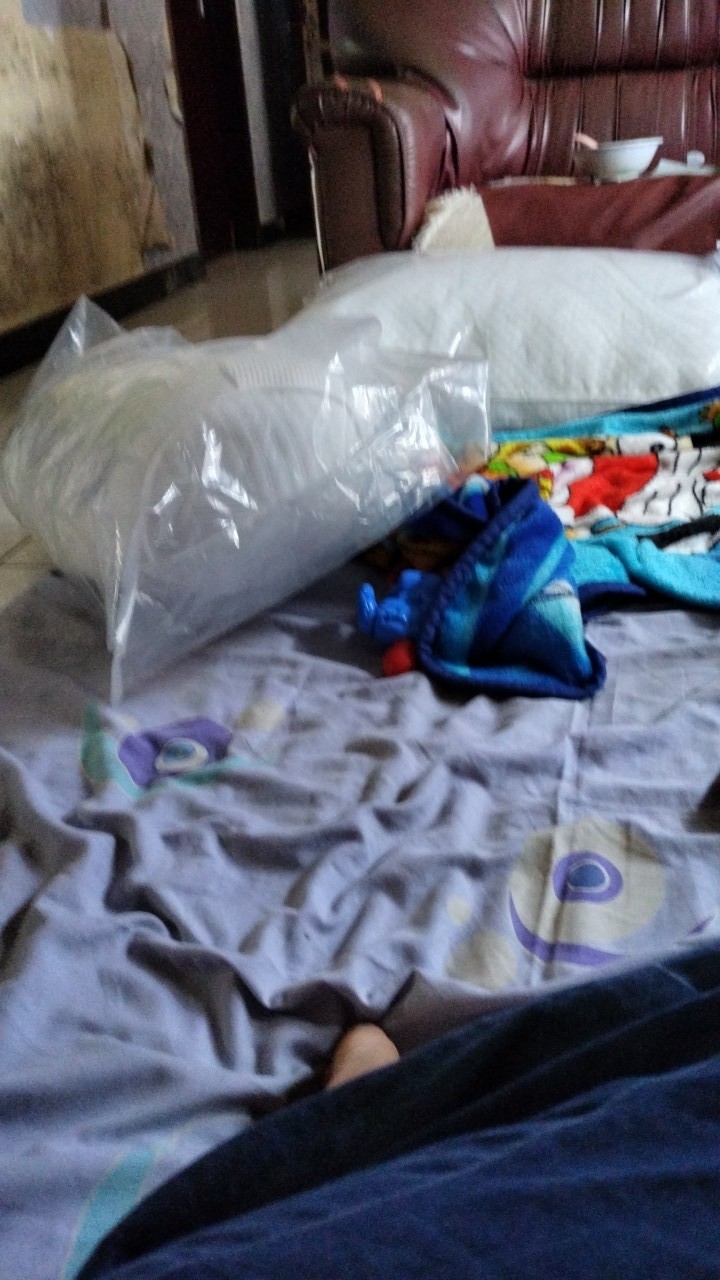 Bantal / Guling Hotel Merk Diffa Motif Hitam