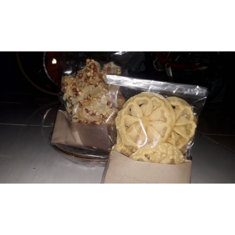 

peyek kembang goyang
