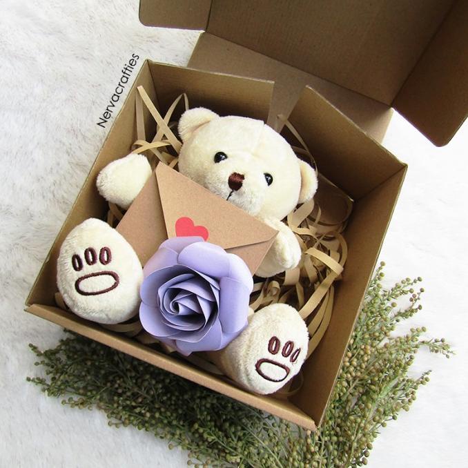 

Best Product!!! Kado Hadiah Hampers Gift Box Wisuda Ultah Anniversary Sidang - Boneka - Paling Diminati