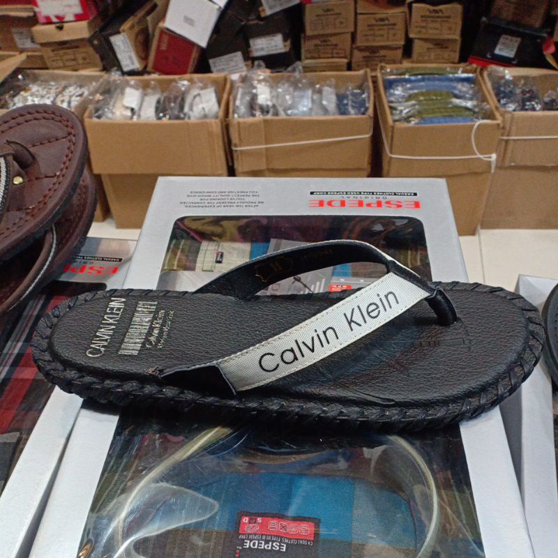 sandal jepit pria calvin klein kulit