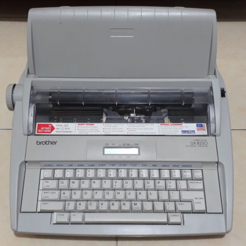 Mesin Tik Elektrik Brother GX-8250 Mesin Ketik Brother GX8250