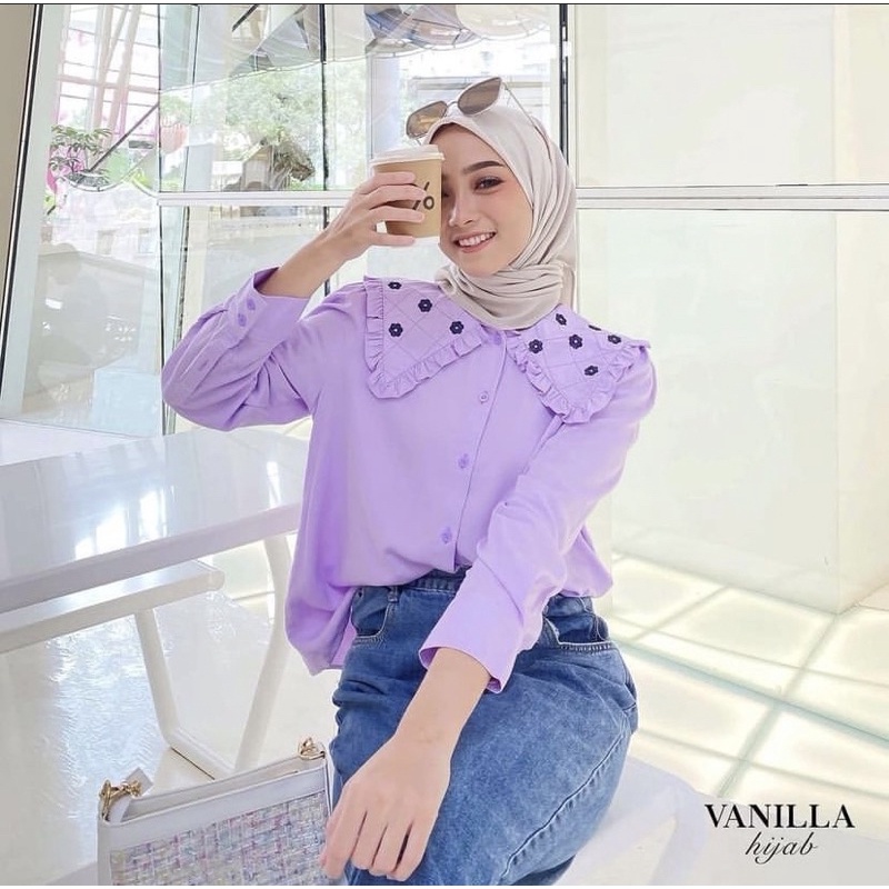 Preloved audrey blouse by vanilla hijab