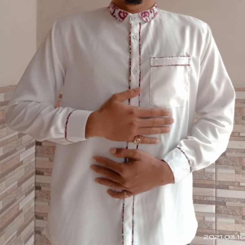 Kemeja Koko Putih kombinasi Batik