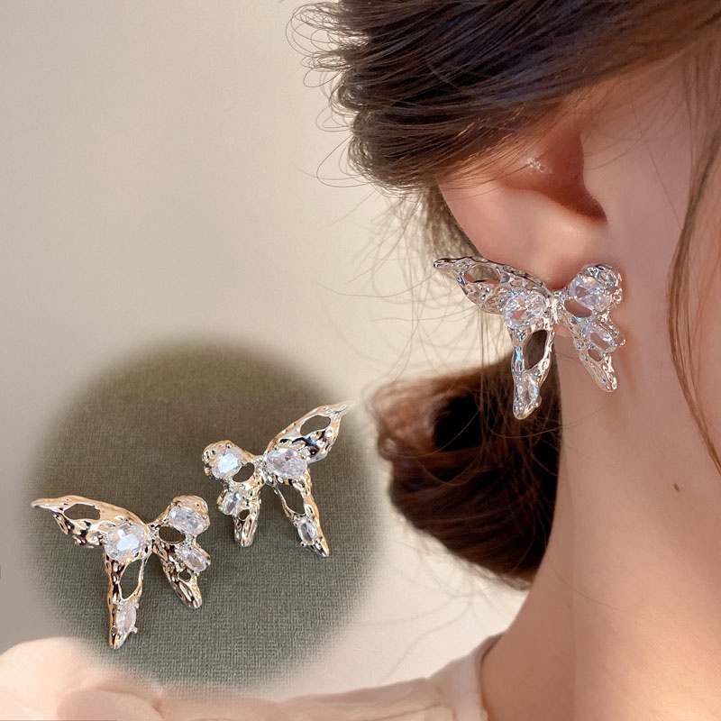 Anting Tusuk Model Kupu-Kupu Hollow Asimetris Bahan Metal Dengan Batu Zircon Untuk Wanita Butterfly