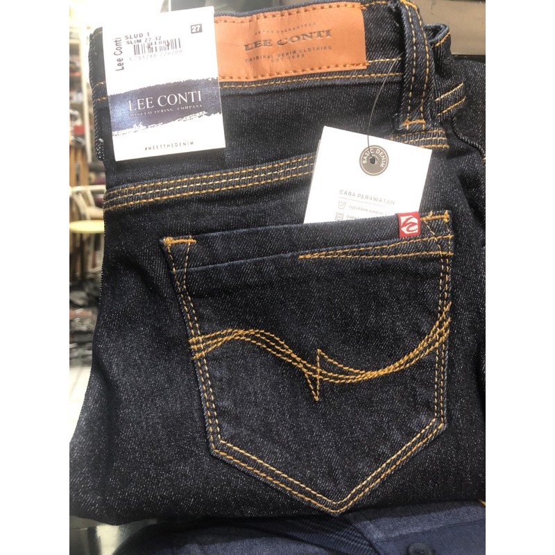 Lee Conti slim fit jeans biru dongker model cewek