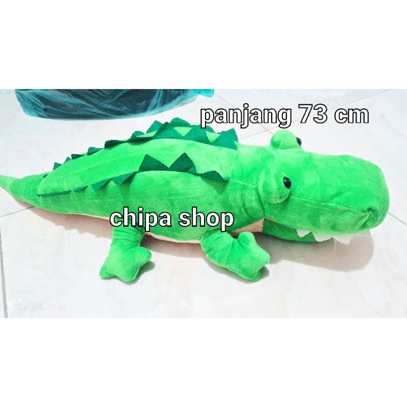 boneka buaya besar