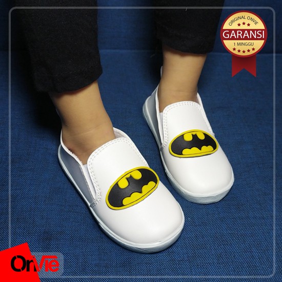 Sepatu Slip On Anak Laki-Laki Hitam Putih Motif Super Hero Karet 3D | Sepatu Sekolah Anak Onvie