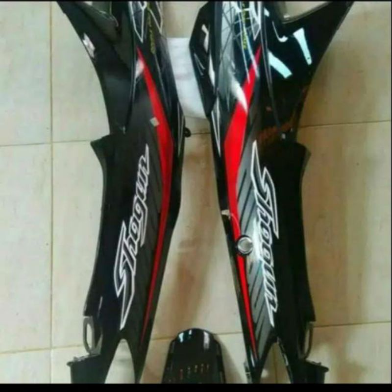 COVER BODY BELAKANG KANAN KIRI SHOGUN 125 R 125 SP HITAM POLOS