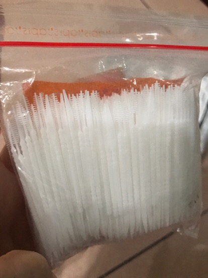 Tusuk Gigi Plastik Suapi Isi 600 Pcs/biji