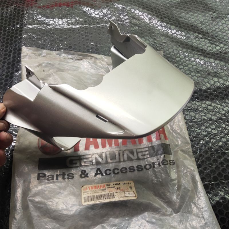topi belakang pet stop sambungan body belakang Yamaha Scorpio G scorpio z silver LGM 5BP-F1651-00-P2