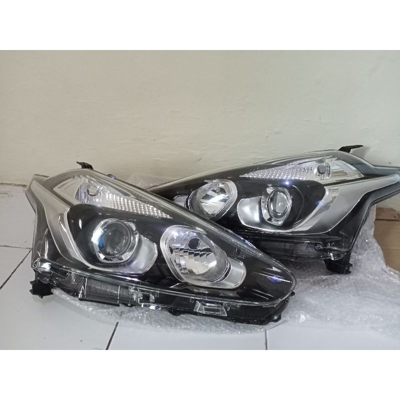 headlamp lampu depan Sienta type G dan V