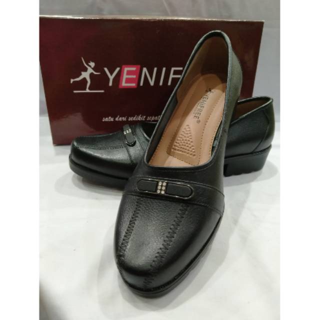 Sepatu fantovel wanita Yenifree