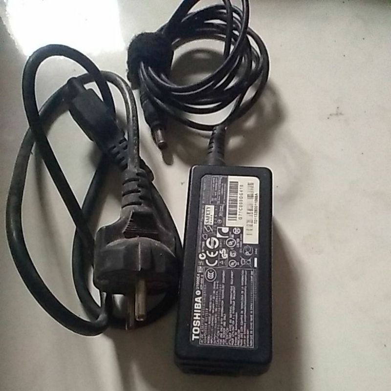 cas laptop toshiba ori cabutan 19V 2.37A
