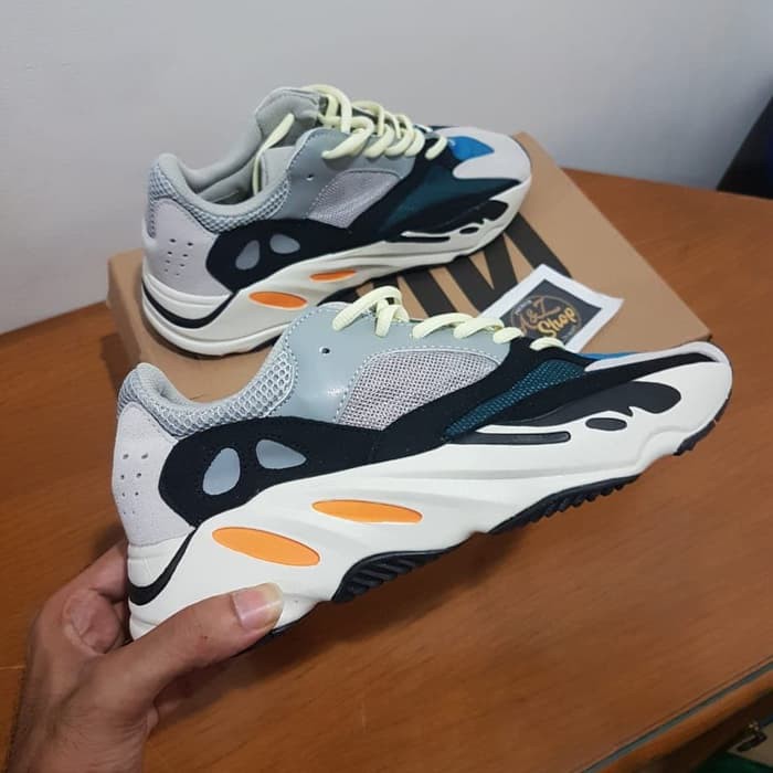yeezy boost 700 original