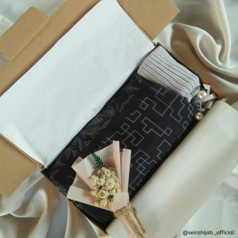 

Hampers hijab motif